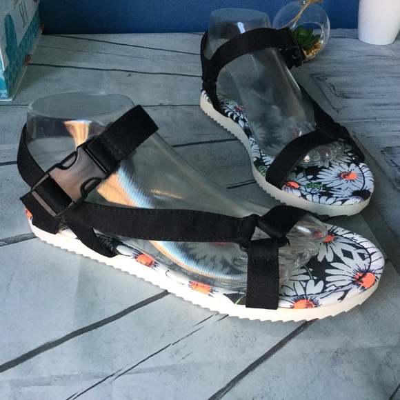 Women's Summer SO Sandals size 9floral print buckle ankle strap white/black - Picture 2 of 6